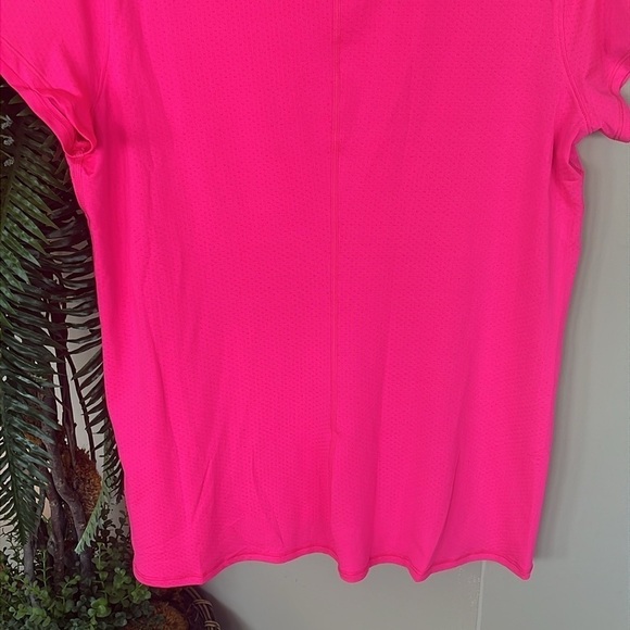 Brand New Under Armour Heatgear Fitted Short Sleeve Top Bright Pink Gym Shirt - Picture 10 of 12